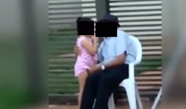 Videos Caseros De Matrimonios Cogiendo A La Esposa En Trio Con Otro Hombre